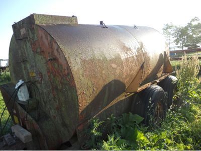 Hesston Slurry Manure Spreader - models 1520